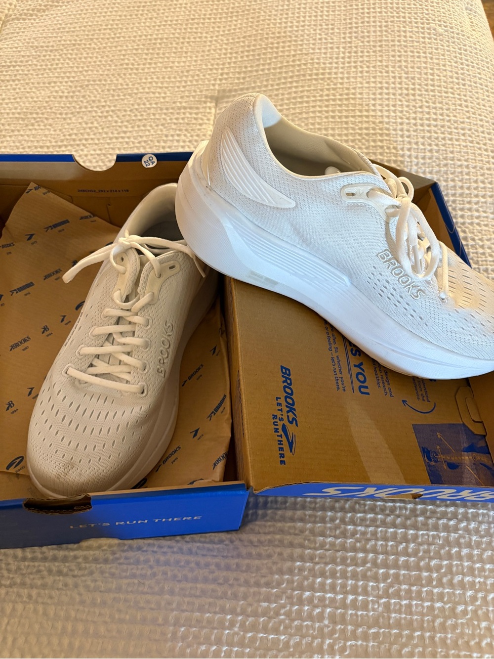 Brooks White Women's Running Sneakers